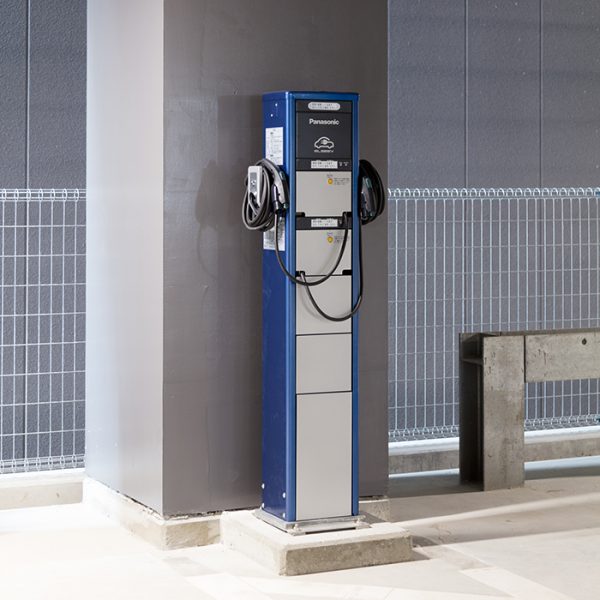 駐車場電気自動車用無料充電器